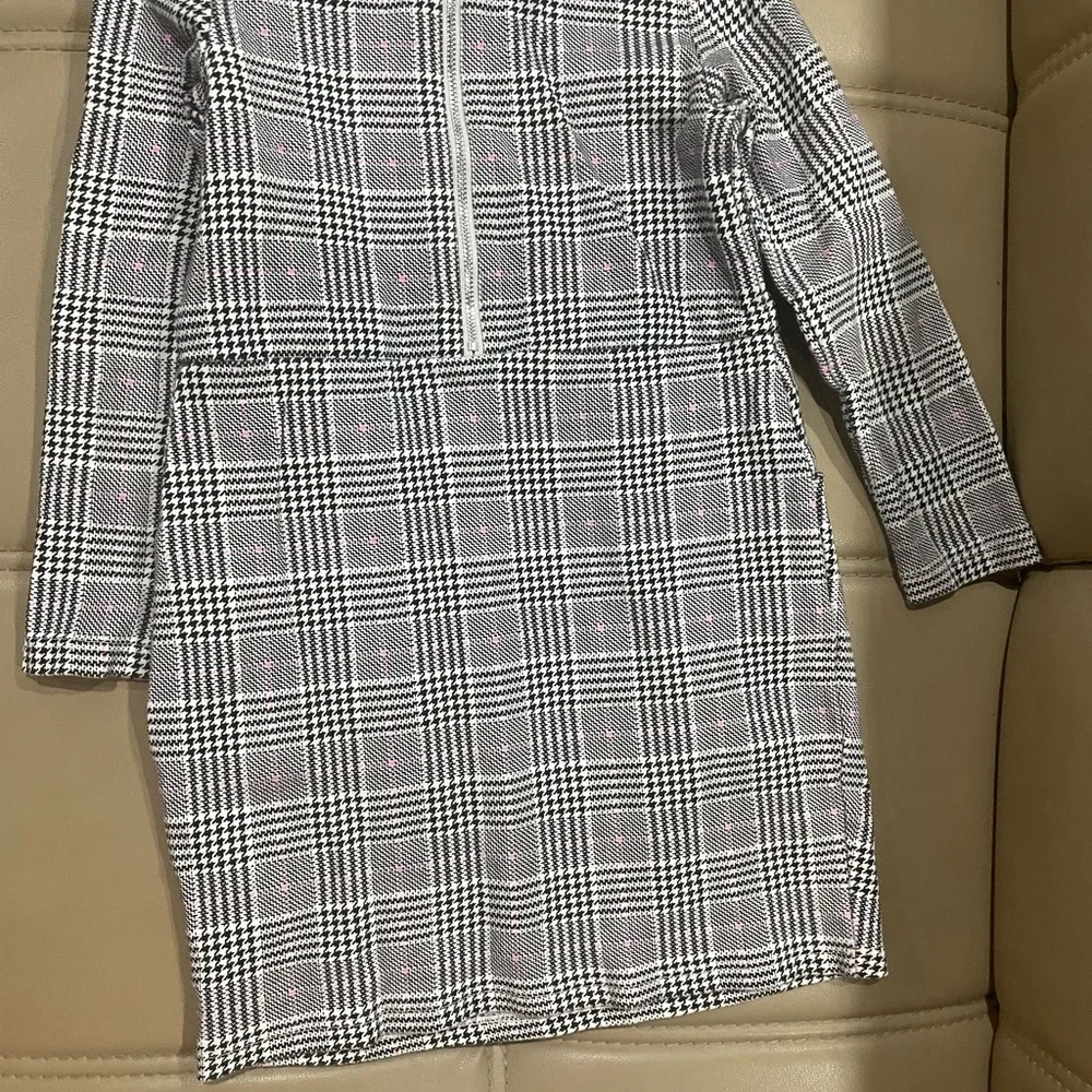 H&M dress for girls size 4-6 year old. - Picture 5 of 5